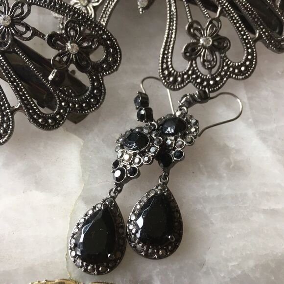 BLACK DROP on aged Silver Dangle Earrings! - Picture 3 of 8